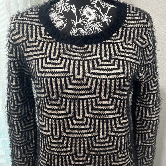 MIZUMI black and white sweater - Picture 2 of 7